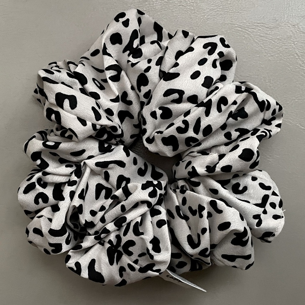Claire’s Leopard Print Scrunchie - Picture 7 of 7